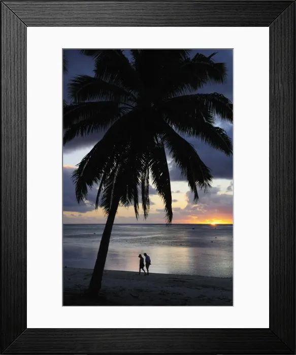 Framed Print : Couple walking on beach, Paradise Cove, Aitutaki, Cook Islands, South Pacific Ocean Framed Print : Couple walking on beach, Paradise Cove, Aitutaki, Cook Islands, South Pacific Ocean