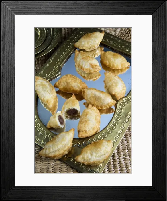 Framed Print : Sambousek, fried Egyptian starters filled with meat, Middle Eastern food Framed Print : Sambousek, fried Egyptian starters filled with meat, Middle Eastern food