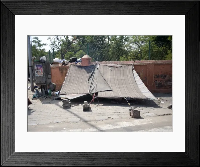 Framed Print : Street slum dwellings in Jaipur, Rajasthan, India, Asia Framed Print : Street slum dwellings in Jaipur, Rajasthan, India, Asia