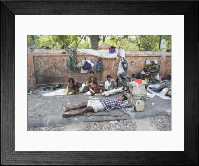 Framed Print : Street people sleeping rough in Jaipur, Rajasthan, India, Asia Framed Print : Street people sleeping rough in Jaipur, Rajasthan, India, Asia