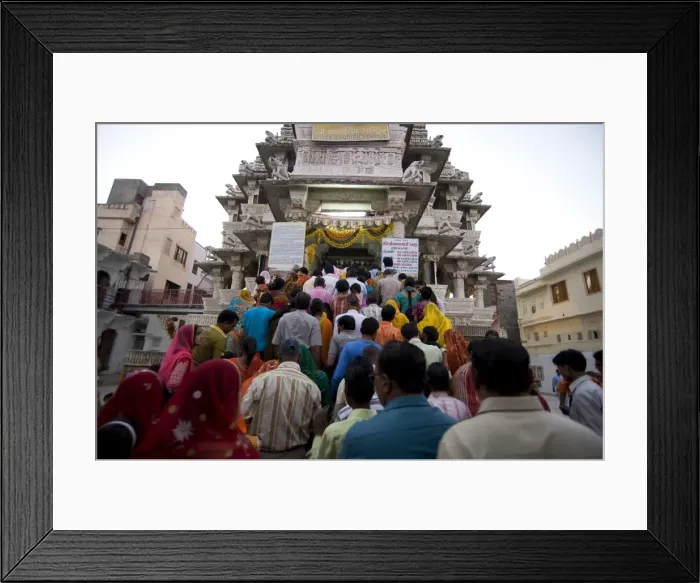 Framed Print : Devotees queuing to do puja at dusk at Kankera festival, after Diwali celebrations Framed Print : Devotees queuing to do puja at dusk at Kankera festival, after Diwali celebrations