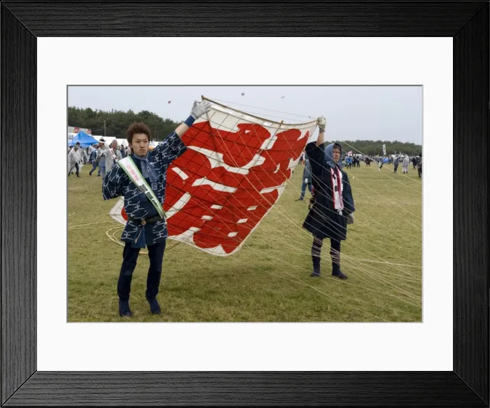 Framed Print : Annual Takoage Gassen (Kite Fighting Festival) in Hamamatsu, Shizuoka, Japan, Asia Framed Print : Annual Takoage Gassen (Kite Fighting Festival) in Hamamatsu, Shizuoka, Japan, Asia