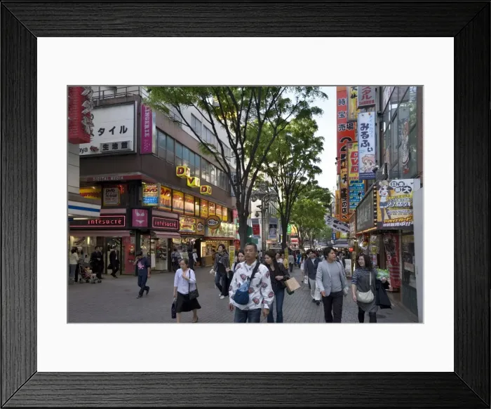 Framed Print : People walking in the famous Kabukicho entertainment district in East Shinjuku Framed Print : People walking in the famous Kabukicho entertainment district in East Shinjuku