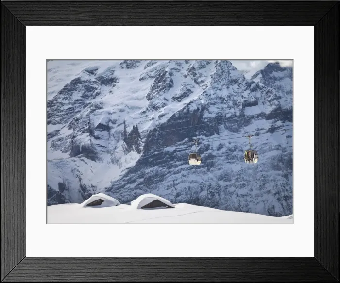 Framed Print : Gondola ski lift passing in front of the Wetterhorn mountain, Grindelwald