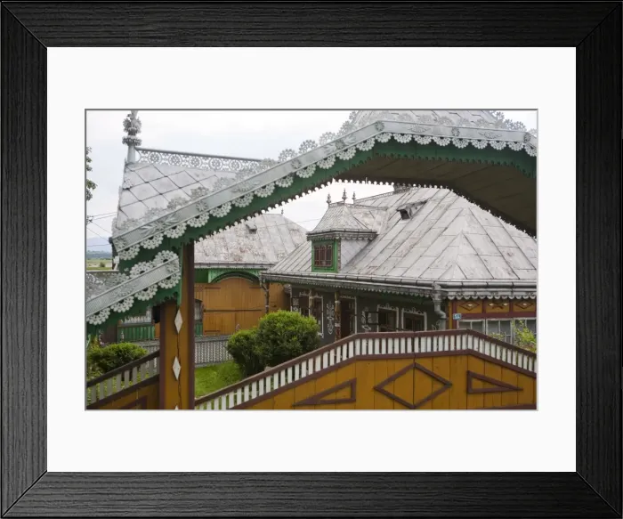 Framed Print : Traditional house, Sat Baiesti, Cornu Luncii, Bucovina, Romania, Europe Framed Print : Traditional house, Sat Baiesti, Cornu Luncii, Bucovina, Romania, Europe