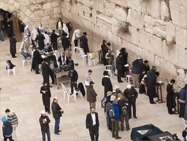 Worshippers at the Western Wall, Jerusalem, Israel, Middle East