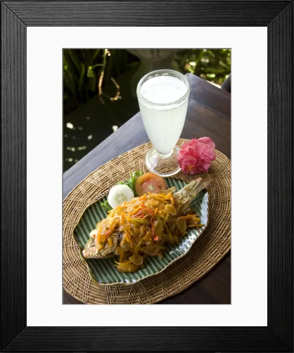 Framed Print : Baked fish Balinese style with a fresh lemon drink, Ubud, Bali, Indonesia Framed Print : Baked fish Balinese style with a fresh lemon drink, Ubud, Bali, Indonesia
