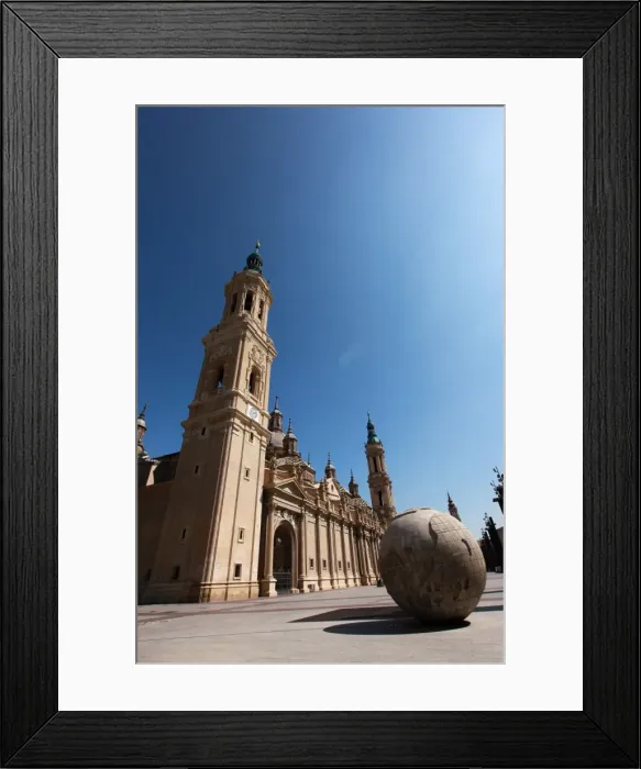 Framed Print : Basilica de Nuestra Senora del Pilar dominates the expanse of the Plaza del Pilar in the centre of Zaragoza