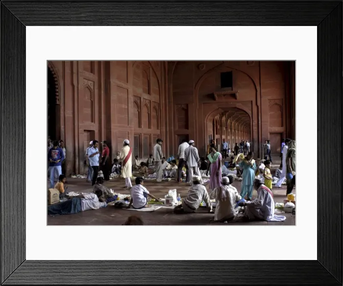 Framed Print : Visitors, Fatehpur Sikri, UNESCO World Heritage Site, Uttar Pradesh, India Framed Print : Visitors, Fatehpur Sikri, UNESCO World Heritage Site, Uttar Pradesh, India