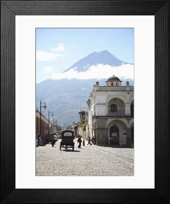 Framed Print : Parque Central (Central Park), Plaza, with the volcano Vulcan Agua behind Framed Print : Parque Central (Central Park), Plaza, with the volcano Vulcan Agua behind