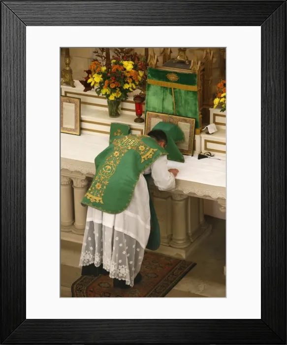 Framed Print : Traditionalist Mass in Notre-Dame du Carmel chapel, Fontainebleau, Seine-et-Marne