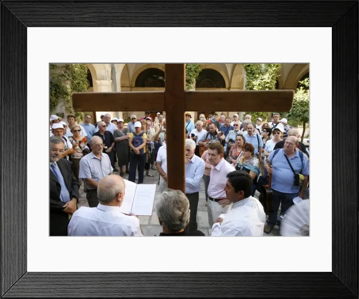Framed Print : Pilgrims on the Via Dolorosa, Jerusalem, Israel, Middle East Framed Print : Pilgrims on the Via Dolorosa, Jerusalem, Israel, Middle East