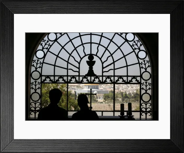 Framed Print : Couple in Dominus Flevit church, Jerusalem, Israel, Middle East Framed Print : Couple in Dominus Flevit church, Jerusalem, Israel, Middle East