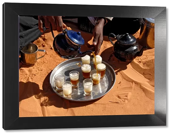 Tuareg pouring tea, Sebha, Ubari, Libya, North Africa, Africa