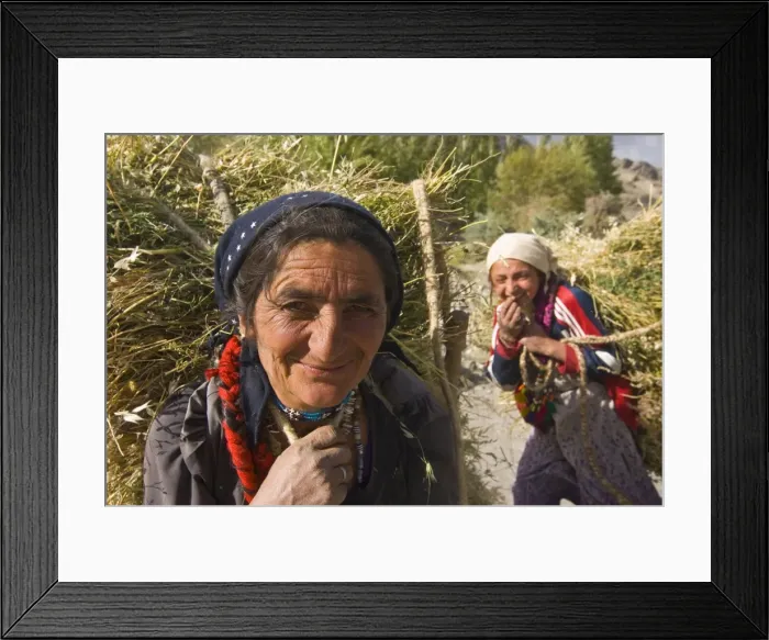 Framed Print : Women coming back from the field, Wakhan valley, Tajikistan, Central Asia, Asia Framed Print : Women coming back from the field, Wakhan valley, Tajikistan, Central Asia, Asia