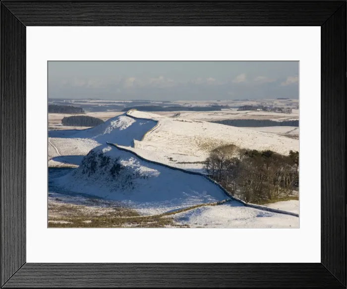 Framed Print : Looking east over the north wall to Sewingshields Crag, Housesteads Roman Fort Framed Print : Looking east over the north wall to Sewingshields Crag, Housesteads Roman Fort