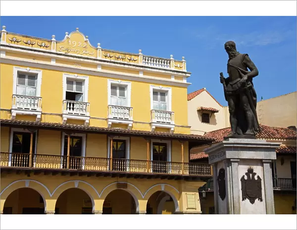 Statue of Pedro de Heredia in Plaza de Los Coches, Old Walled City District