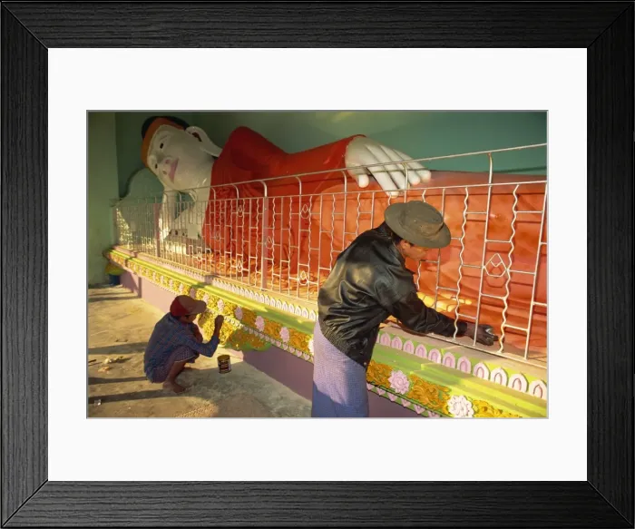 Framed Print : Painting statue of the reclining Buddha, Shwesandaw Pagoda, Pyay (Prome) Framed Print : Painting statue of the reclining Buddha, Shwesandaw Pagoda, Pyay (Prome)