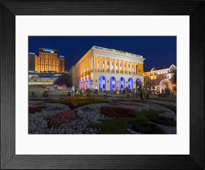 Framed Print : National Music Academy illuminated at night in Maidan Nezalezhnosti (Independence Square) Framed Print : National Music Academy illuminated at night in Maidan Nezalezhnosti (Independence Square)