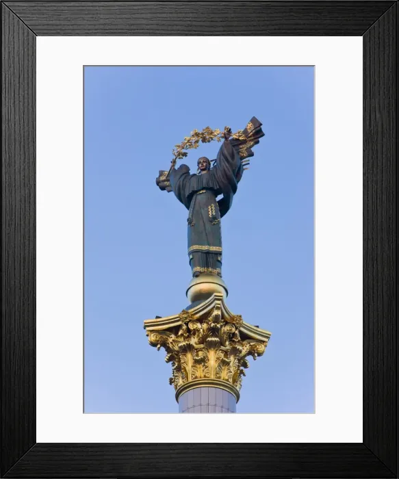 Framed Print : Statue in Independence Square (Maidan Nezalezhnosti), the symbol of Kiev