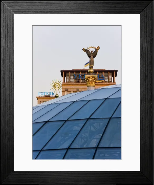 Framed Print : Independence Square (Maidan Nezalezhnosti), statue at night, the symbol of Kiev Framed Print : Independence Square (Maidan Nezalezhnosti), statue at night, the symbol of Kiev