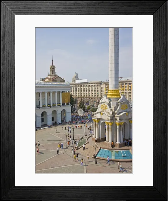 Framed Print : Independence Day, Maidan Nezalezhnosti (Independence Square), Kiev, Ukraine, Europe Framed Print : Independence Day, Maidan Nezalezhnosti (Independence Square), Kiev, Ukraine, Europe