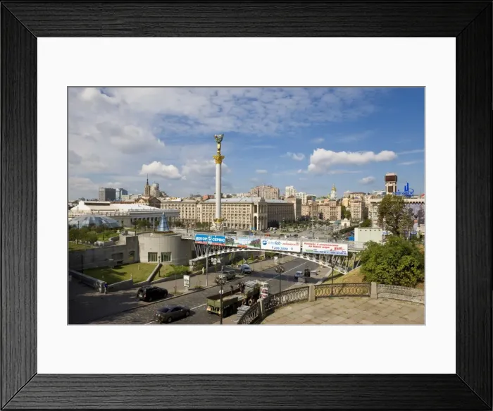 Framed Print : Elevated view over Maidan Nezalezhnosti (Independence Square), Kiev, Ukraine, Europe Framed Print : Elevated view over Maidan Nezalezhnosti (Independence Square), Kiev, Ukraine, Europe