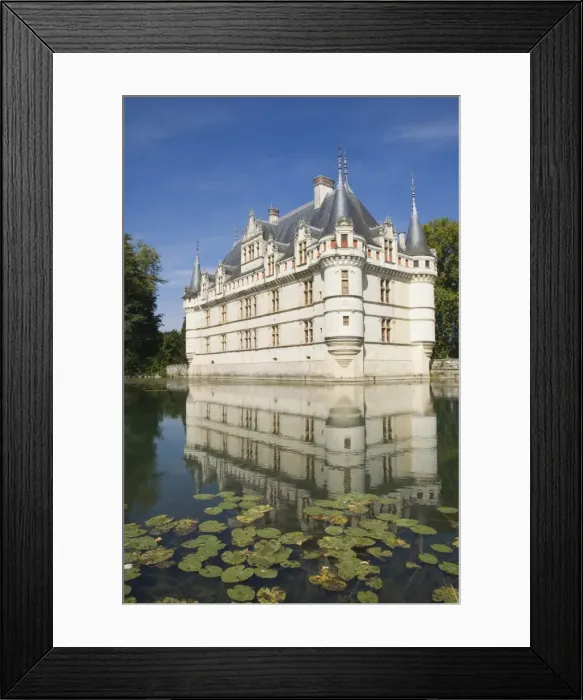 Framed Print : The 16th century moated Chateau d Azay le Rideau, Indre-et-Loire, Loire Valley Framed Print : The 16th century moated Chateau d Azay le Rideau, Indre-et-Loire, Loire Valley