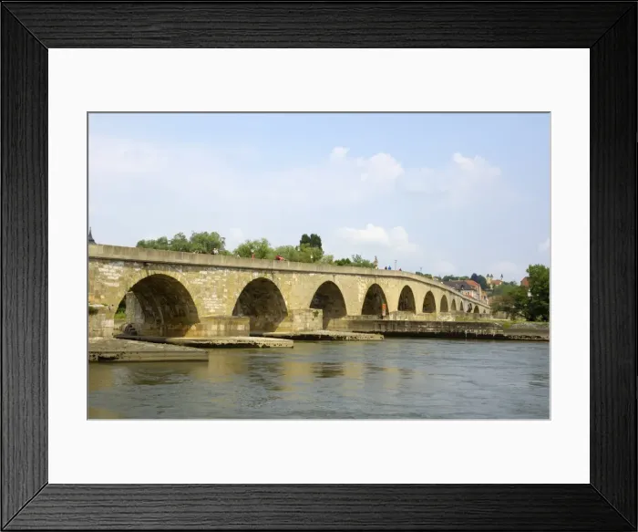 Framed Print : Stone Bridge (Steinerne Brucke), Regensburg, UNESCO World Heritage Site Framed Print : Stone Bridge (Steinerne Brucke), Regensburg, UNESCO World Heritage Site