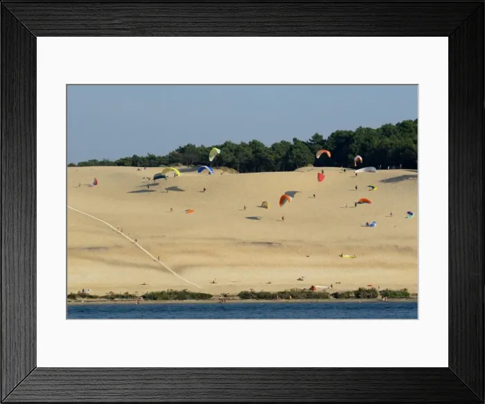 Framed Print : Hang gliders over the Dune du Pyla, the largest dune in Europe, Bay of Arcachon Framed Print : Hang gliders over the Dune du Pyla, the largest dune in Europe, Bay of Arcachon