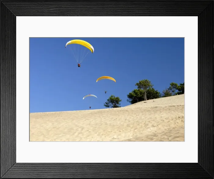 Framed Print : Hang gliders over Dune du Pyla, Bay of Arcachon, Cote d Argent, Gironde Framed Print : Hang gliders over Dune du Pyla, Bay of Arcachon, Cote d Argent, Gironde