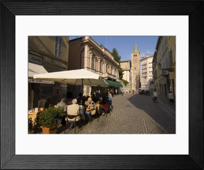Framed Print : Strada al Duomo, Parma, Emilia-Romagna, Italy, Europe Framed Print : Strada al Duomo, Parma, Emilia-Romagna, Italy, Europe