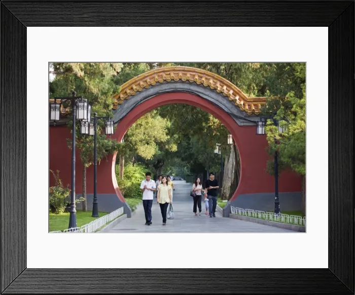 Framed Print : Visitors walking through an arched gate at Zhongshan Park, Beijing, China, Asia Framed Print : Visitors walking through an arched gate at Zhongshan Park, Beijing, China, Asia