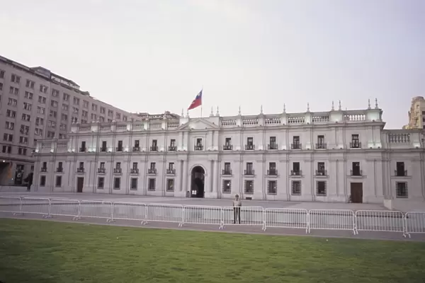 Guard stands in front of La Moneda, the current seat of the President of Chile
