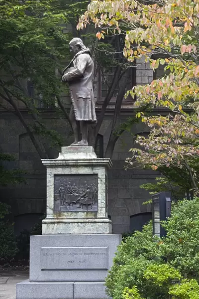Statue of Ben Franklin, Old City Hall, Freedom Trail, Boston, Massachusetts