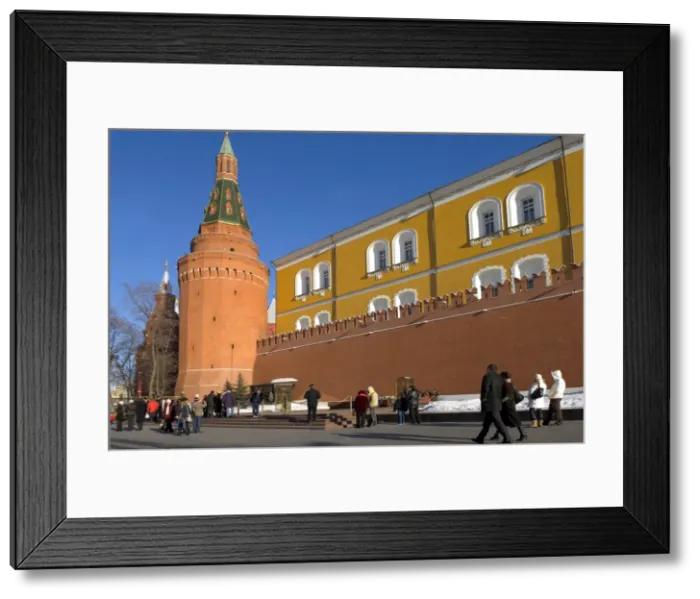 Framed Print : Tomb of the Unknown Soldier and Kremlin Wall, Moscow, Russia, Europe Framed Print : Tomb of the Unknown Soldier and Kremlin Wall, Moscow, Russia, Europe