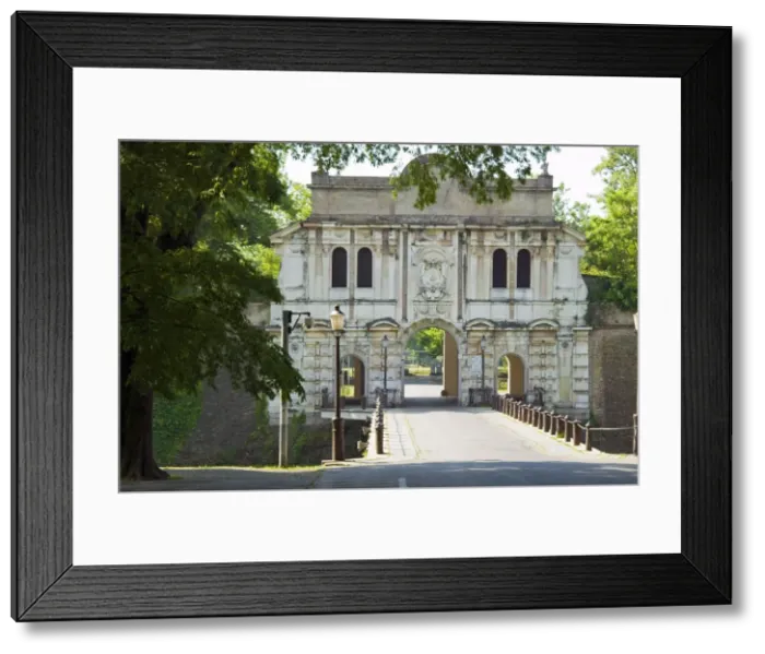 Framed Print : Gate and Bridge to Parco della Cittadella, Parma, Emilia Romagna, Italy, Europe Framed Print : Gate and Bridge to Parco della Cittadella, Parma, Emilia Romagna, Italy, Europe