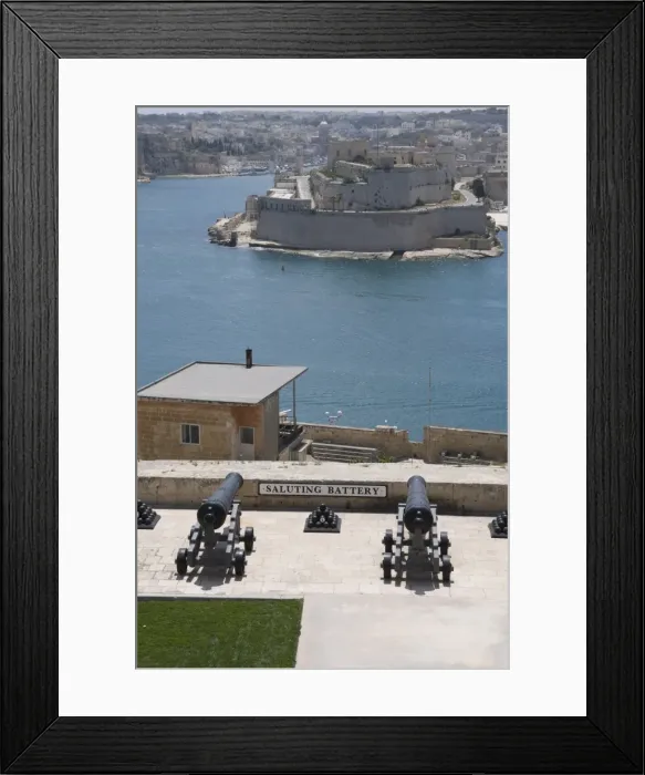 Framed Print : Cannon in Barracca Gardens, Fort St Angelo in Vittoriosa across the water Framed Print : Cannon in Barracca Gardens, Fort St Angelo in Vittoriosa across the water