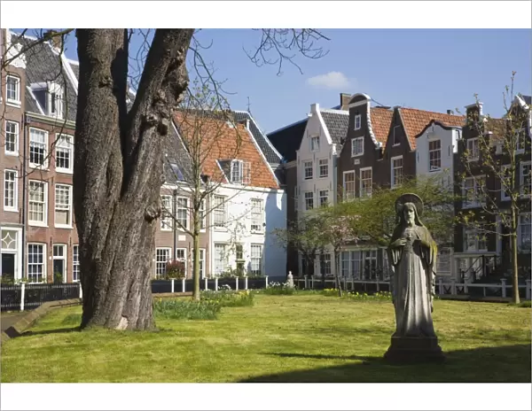 Begijnhof, a beautiful square of 17th and 18th century houses, Amsterdam