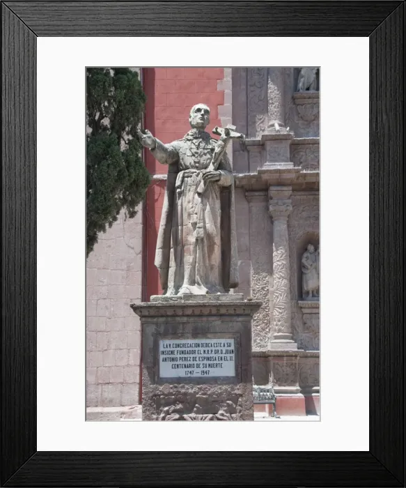 Framed Print : Statue outside the Oratorio de San Felipe Neri, a church in San Miguel de Allende Framed Print : Statue outside the Oratorio de San Felipe Neri, a church in San Miguel de Allende