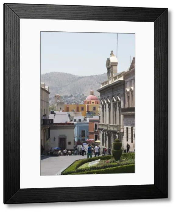 Framed Print : Plaza de la Paz in Guanajuato, a UNESCO World Heritage Site, Guanajuato State Framed Print : Plaza de la Paz in Guanajuato, a UNESCO World Heritage Site, Guanajuato State