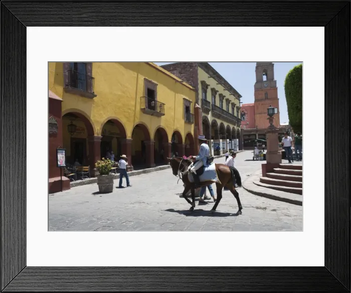 Framed Print : Mounted policeman, San Miguel de Allende (San Miguel), Guanajuato State Framed Print : Mounted policeman, San Miguel de Allende (San Miguel), Guanajuato State