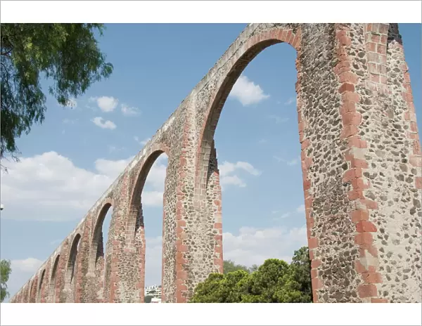 Aqueduct built in the 1720s and 1730s to bring water from nearby springs to Santiago de Queretaro