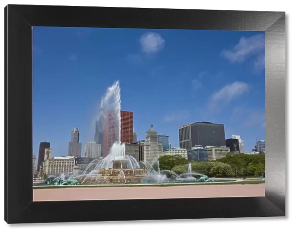 Buckingham Fountain in Grant Park with skyline beyond, Chicago, Illinois