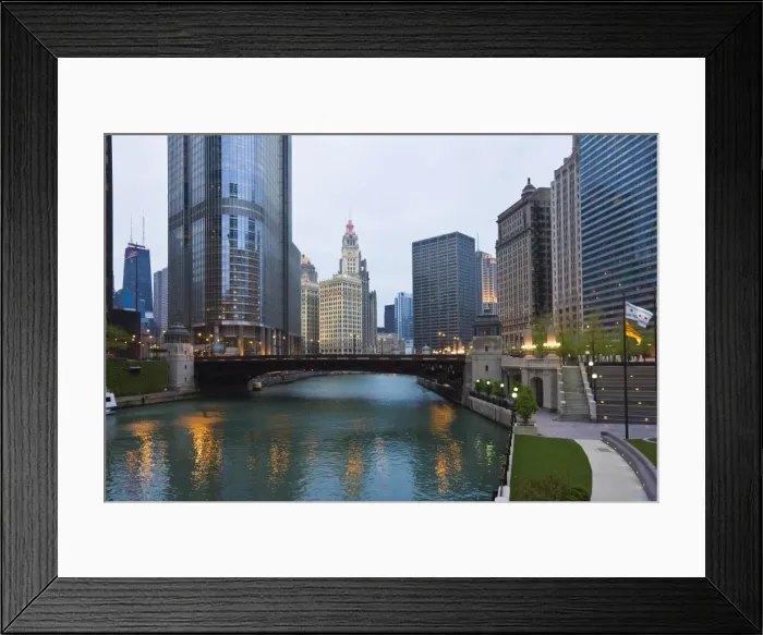 Framed Print : Buildings along Wacker Drive and the Chicago River, Trump Tower centre left Framed Print : Buildings along Wacker Drive and the Chicago River, Trump Tower centre left