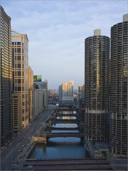 Skyscrapers along the Chicago River and West Wacker Drive, Marina City right