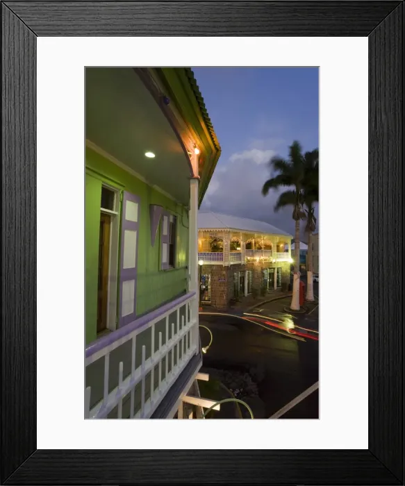 Framed Print : Colourful buildings surrounding the central Piccadilly Circus, illuminated at dusk