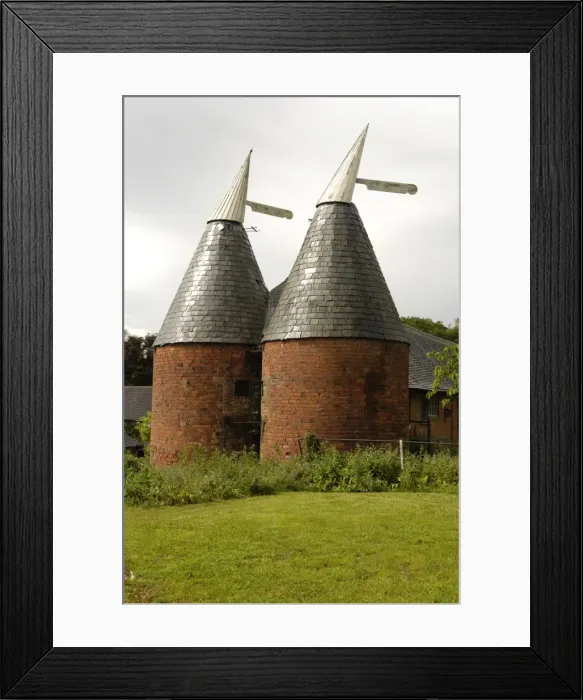 Framed Print : Old hop kilns near Malvern, Worcestershire, England, United Kingdom, Europe Framed Print : Old hop kilns near Malvern, Worcestershire, England, United Kingdom, Europe