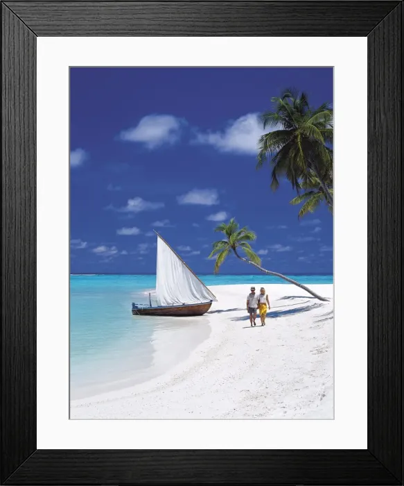 Framed Print : Couple walking on tropical beach and traditional dhoni, Maldives, Indian Ocean, Asia