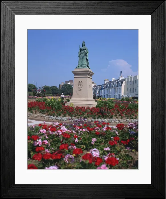 Framed Print : Statue of Queen Victoria in Victoria Park, Jersey, Channel Islands, United Kingdom Framed Print : Statue of Queen Victoria in Victoria Park, Jersey, Channel Islands, United Kingdom